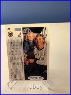 1992 Upper Deck 157/500 Wayne Gretzky Autograph (with Paulina on Back)
