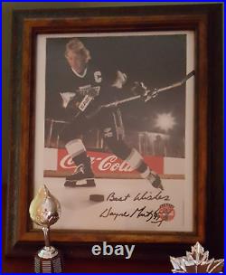 1992 WAYNE GRETZKY AUTOGRAPHED 8x10 PHOTO FRAMED LOS ANGELES KINGS home jsy