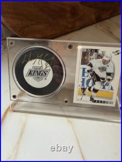 1995-96 Score Wayne Gretzky #250 & Signed Puck