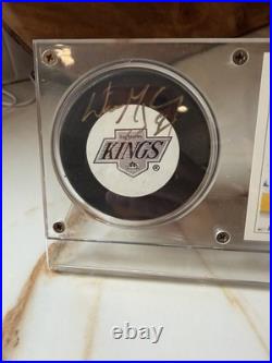 1995-96 Score Wayne Gretzky #250 & Signed Puck