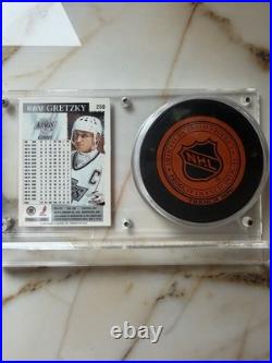1995-96 Score Wayne Gretzky #250 & Signed Puck
