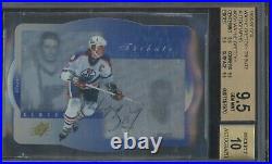 1996-97 SPx Holoview Die-Cut Wayne Gretzky HOF Signed BGS 9.5 with 10 On Card AUTO