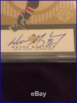1998-99 Upper Deck Gold Reserve Wayne Gretzky Hard-signed Auto /200