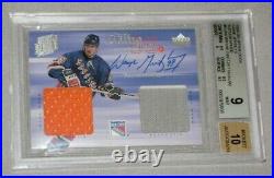 1998-99 Upper Deck WAYNE GRETZKY # GJA4 Signed Dual Jersey /99 BGS 9 Auto 10