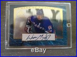 1998 Upper Deck Wayne Gretzky Autographed Card #77/560 New York Rangers