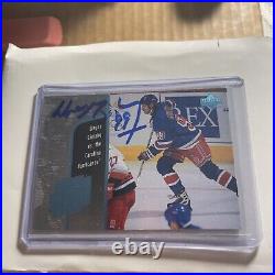 1999 Upperdeck G06 Signed By Wayne Gretzky