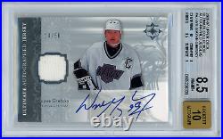 2006 UD Ultimate Collection Wayne Gretzky Autographed Jerseys BGS 8.5 Auto 10