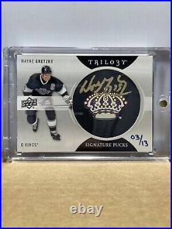 2013-14 Upper Deck Trilogy Signature Pucks Wayne Gretzky Auto #SP-WG Hand #/13