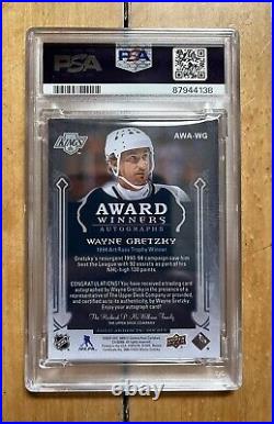 2022-23 Upper Deck Artifacts Award Winner /25 Wayne Gretzky #AWA-WG Auto PSA 8