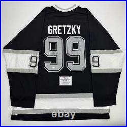 Autographed/Signed Wayne Gretzky Los Angeles Kings Black M&N Jersey Fanatics COA