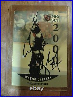Autographed Wayne Gretzky 1990 Pro Set 2,000th Point Card
