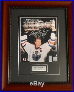 Autographed Wga Wayne Gretzky Cup Over Head Framed 8x10