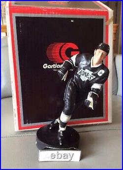 GARTLAN 9 WAYNE GRETZKY AUTOGRAPHED FIGURINE No COA MISSING STICK 710/1851