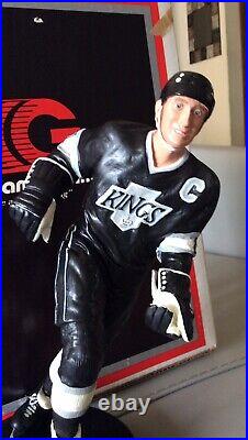 GARTLAN 9 WAYNE GRETZKY AUTOGRAPHED FIGURINE No COA MISSING STICK 710/1851