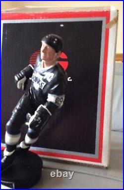 GARTLAN 9 WAYNE GRETZKY AUTOGRAPHED FIGURINE No COA MISSING STICK 710/1851