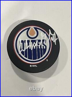 JSA Wayne Gretzky Signed Edmonton Oilers Retro Logo Puck Auto withFanatics display