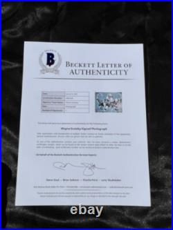 Kings Wayne Gretzky Autographed Upper Deck Photo Card #28895/30000 Bas Full Loa