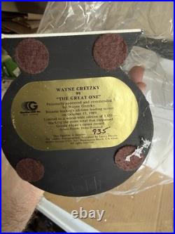 RARE Gartlan 9-inch Wayne Gretzky Autographed Figurine With COA (935/1851)