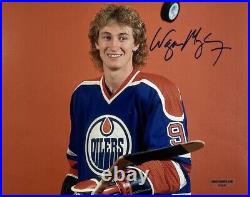 Signed Autographed Wayne Gretzky Edmonton Oilers 8x10 Photo with COA