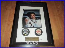 Uda Wayne Gretzky Gordie Howe Framed Signed Hockey Pucks 20/99 Rare