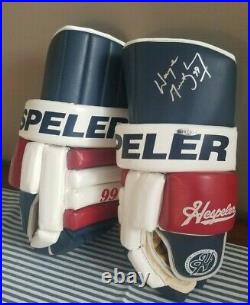 Upper Deck Authenticated Wayne Gretzky Autographed Hespesler Gloves Nrmt