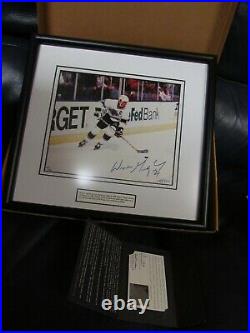 Upper Deck UDA Wayne Gretzky signed Framed Photo