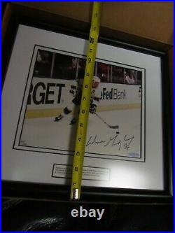 Upper Deck UDA Wayne Gretzky signed Framed Photo