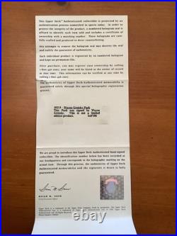 Upper Deck Wayne Gretzky LA Kings Autographed Hockey Puck