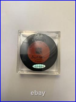 Upper Deck Wayne Gretzky LA Kings Autographed Hockey Puck