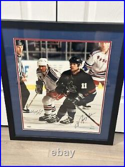 Upper Deck Wayne Gretzky Mark Messier Signed 16x20 Photo Framed Holograms Only