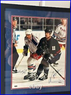 Upper Deck Wayne Gretzky Mark Messier Signed 16x20 Photo Framed Holograms Only