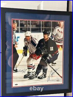 Upper Deck Wayne Gretzky Mark Messier Signed 16x20 Photo Framed Holograms Only