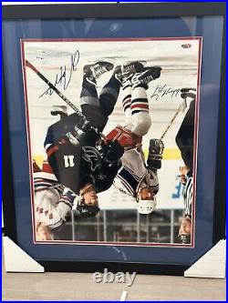 Upper Deck Wayne Gretzky Mark Messier Signed 16x20 Photo Framed Holograms Only