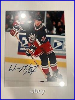 Upper Deck Wayne Gretzky Signed 8x10 Ltd. Ed. #185/199 Photo Framed & UDA Letter