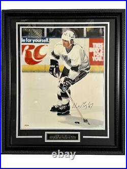 Upper Deck Wayne Gretzky signed 16x20 Photo Framed withnamesplate (Hologram Only)