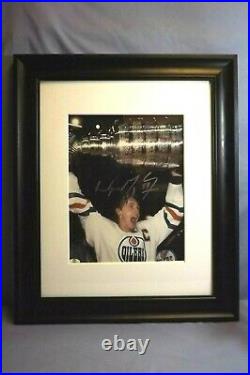 WAYNE GRETZKY AUTOGRAPHED 14x11 PHOTO WithCOA GREAT ONE OILERS STANLEY CUP FRAMED