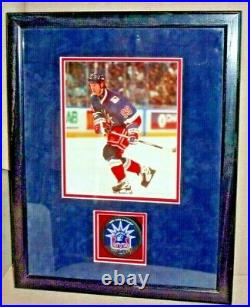 WAYNE GRETZKY Autographed Puck New York Rangers Beautifully Displayed COA