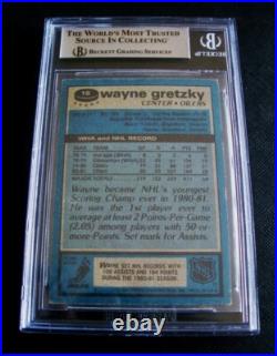 WAYNE GRETZKY Edmonton Oilers Autographed 1981-82 Topps #16 Hockey Card
