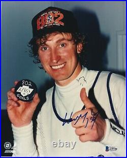 WAYNE GRETZKY (Kings) Signed 802 GOALS 8x10 PHOTO with Beckett LOA