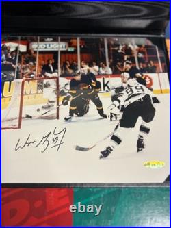 WAYNE GRETZKY Upper Deck Authenticated Signed 8x10 Photo 802 Autograph KINGS