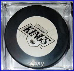 WAYNE GRETZKY signed AUTOGRAPHED PUCK HOF LA LOS ANGELES KINGS VINTAGE INGLASCO