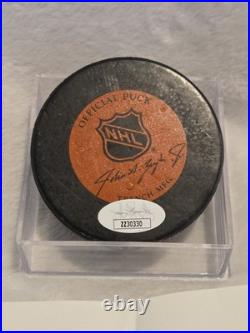 WAYNE GRETZKY signed KINGS official game puck JSA COA Full LOA WAYNE GRETZKY signed KINGS official game puck JSA COA Full LOA