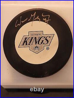 WAYNE GRETZKY signed KINGS puck BECKETT COA Full LOA