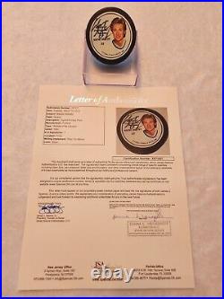 WAYNE GRETZKY signed KINGS puck JSA COA Full LOA