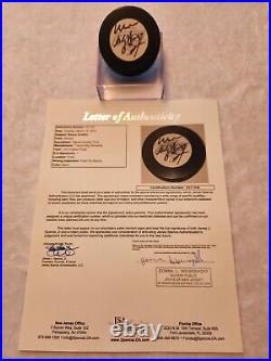 WAYNE GRETZKY signed KINGS puck JSA COA Full LOA