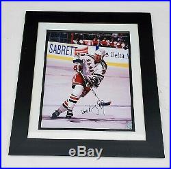 WAYNE GRETZKY signed auto framed 16 x 20 photo withGretzky COA 24 x 29 frame