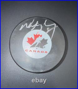 WAYNE GRETZKY signed autographed CANADA HOCKEY PUCK with COA BECKETT AD25804