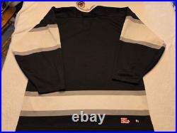 WAYNE GRETZKY signed licensed KINGS jersey JSA COA SIZE MEDIUM FULL LOA