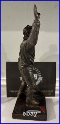 WAYNE GREYZKY #99 Signed AUTO Mini Kings STATUE Upper Deck Authenticated UDA