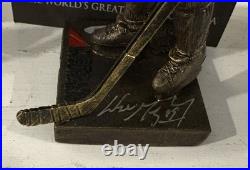 WAYNE GREYZKY #99 Signed AUTO Mini Kings STATUE Upper Deck Authenticated UDA